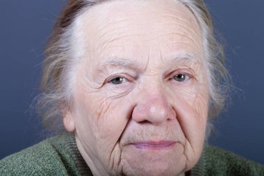 Yaşlı kadın portresi. Closeup görünümü