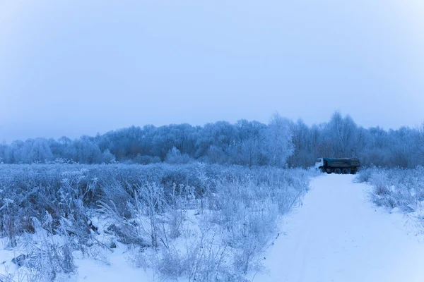 Paisaje natural provincial ruso en clima sombrío. Tonificado — Foto de Stock