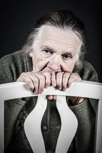노인 여성의 초상화입니다. 면밀. 격 조 — 스톡 사진