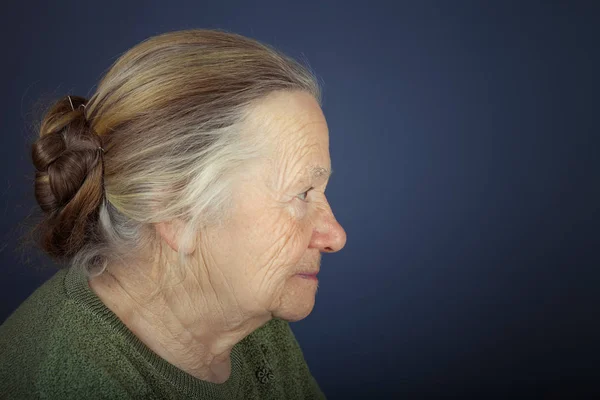 Portrait de femme âgée. Votre attention. tonique — Photo