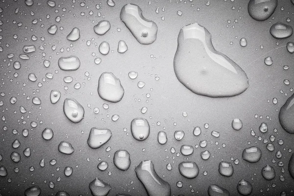 Gotas de agua sobre un fondo de color. Gris oscuro. Tonificado — Foto de Stock