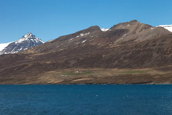 Vackra mångfärgade våren landskap av Island — Stockfoto