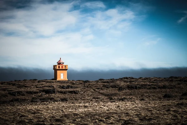 Schöne bunte Frühlingslandschaft von Island. gemildert — Stockfoto