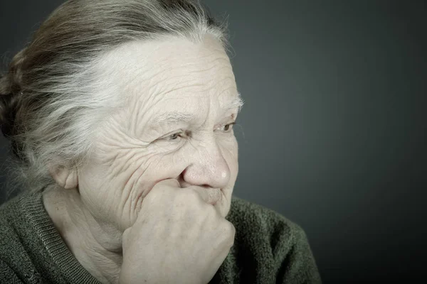 Retrato de anciana. Sonríe. Tonificado — Foto de Stock