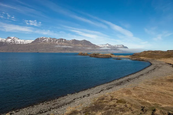Vackra mångfärgade våren landskap av Island — Stockfoto