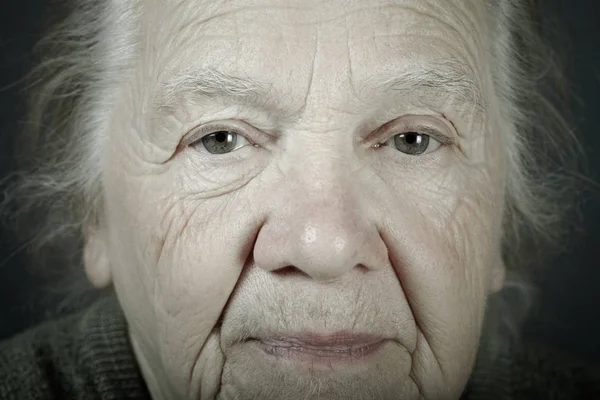 Retrato de mulher idosa. Vista de perto. Tonificado — Fotografia de Stock