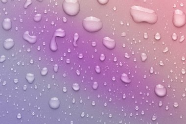 renkli arka plan üzerinde Su damlacıkları