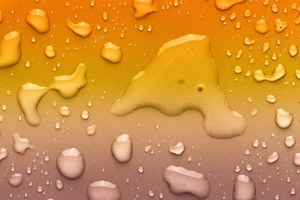 Krople wody na tle kolor — Zdjęcie stockowe