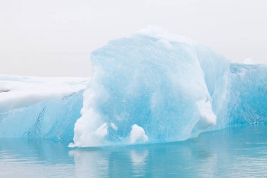 İzlanda 'nın güneyinde buzdağı gölü Jokulsarlon