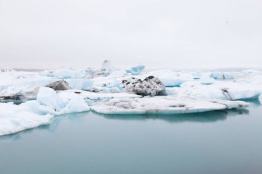 İzlanda 'nın güneyinde buzdağı gölü Jokulsarlon