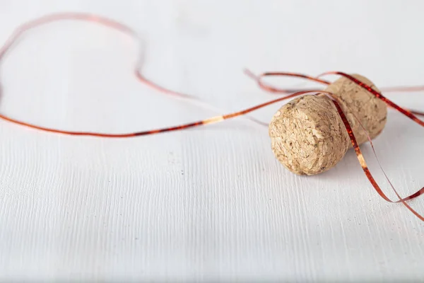 Nouvelle composition de l'année avec du bouchon de champagne sur un fond clair — Photo