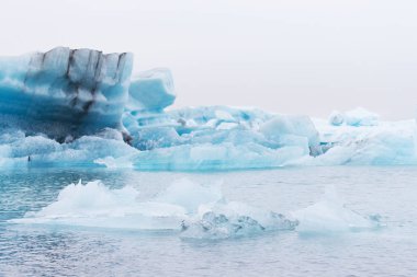 İzlanda'nın Güney buzdağı lagün jokulsarlon. Tonda