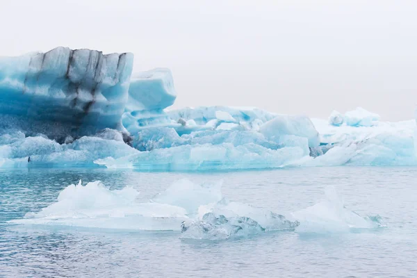 Eisberg-Lagune jokulsarlon im Süden von Island. gemildert — Stockfoto
