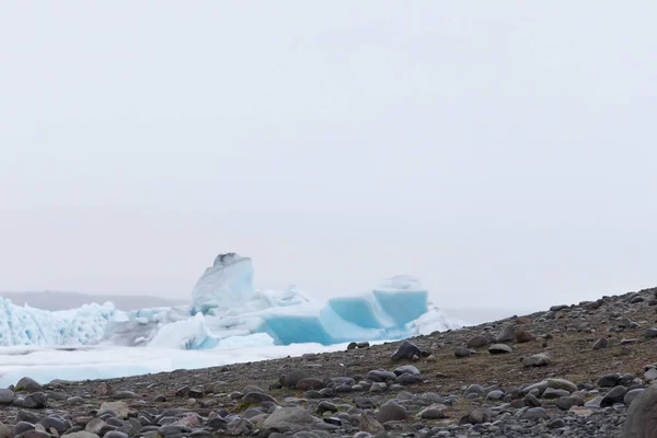 İzlanda 'nın güneyinde buzdağı gölü Jokulsarlon — Stok fotoğraf