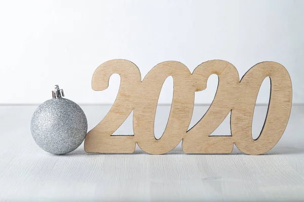 Новогодняя композиция с деревянными фигурами 2020 Лицензионные Стоковые Изображения