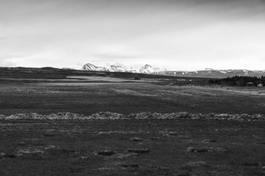 İzlanda güzel dramatik çok renkli bahar manzara. Ton