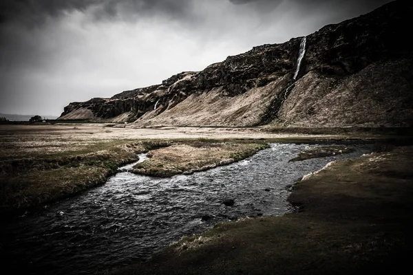 Hermoso paisaje de primavera multicolor dramático de Islandia. Tonelada —  Fotos de Stock