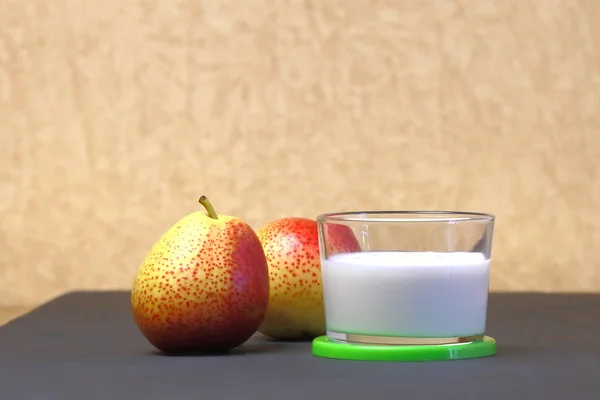 Nahrungsmittel Dessert Aus Milch Milchprodukt Auf Beigem Hintergrund Cremiger Joghurt — Stockfoto