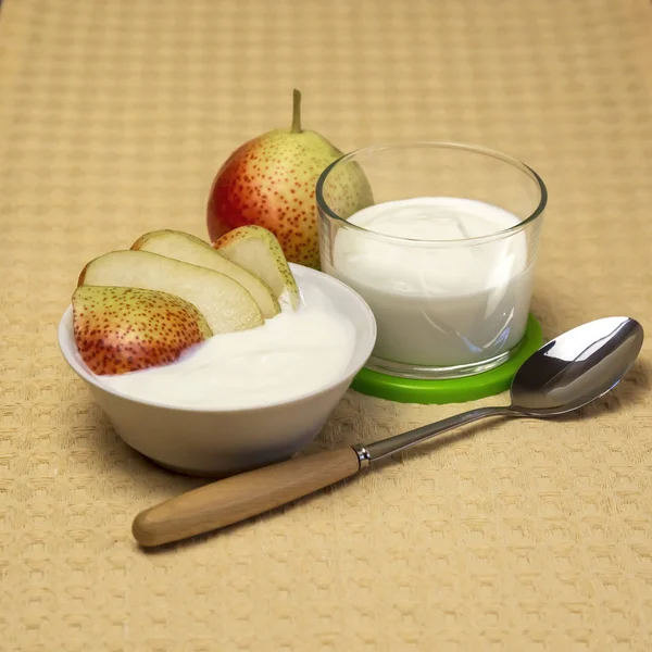 Dieet Eten Fruit Zuivelproduct Yoghurt Met Verse Rode Peren — Stockfoto