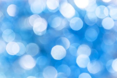 Arka şenlikli parlak plan kopya alanı ile mavi bokeh efektli