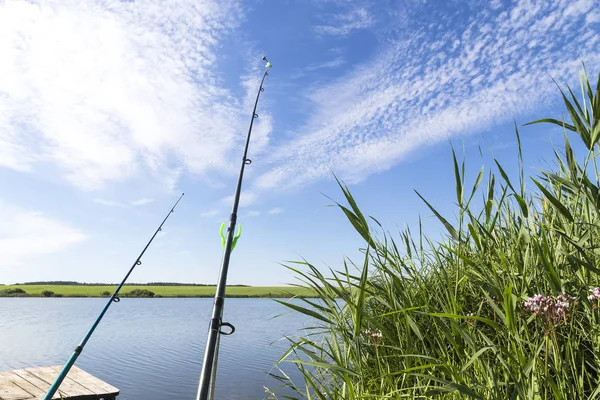 Hobbies Säsongsbetonade Fritids Och Utomhusaktiviteter Sommaren Utomhus Fiske Stranden Reservoaren — Stockfoto