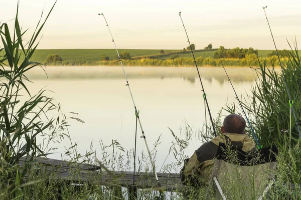 Toerisme Hobby Outdoor Activiteiten Een Man Een Visser Een Zomerochtend — Stockfoto