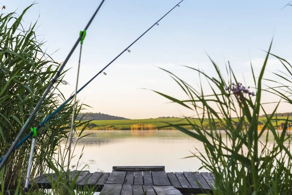 Hobbies Säsongsbetonade Fritids Och Utomhusaktiviteter Sommaren Utomhus Fiske Stranden Reservoaren — Stockfoto