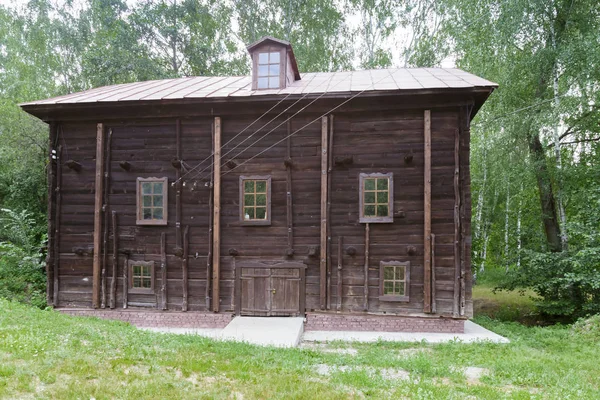 Historical ancient landmarks of the Saratov region, Russia. A series of photos. Old restored wooden water mill of the 19th century 1851 in the village of Loh — Stock Photo, Image