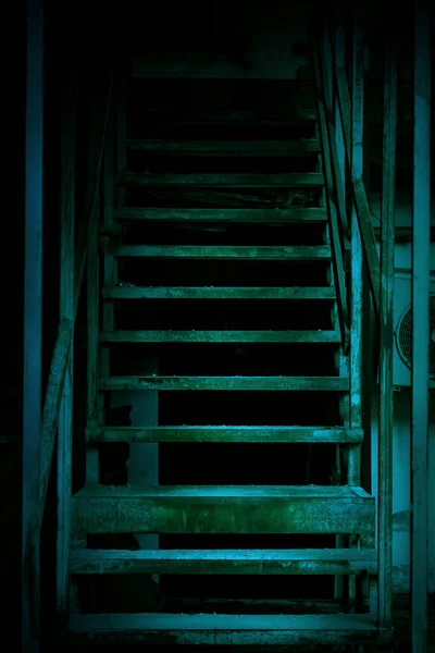 Escalera Terror Místico Sótano Oscuro Ático Una Vieja Casa Abandonada — Foto de Stock