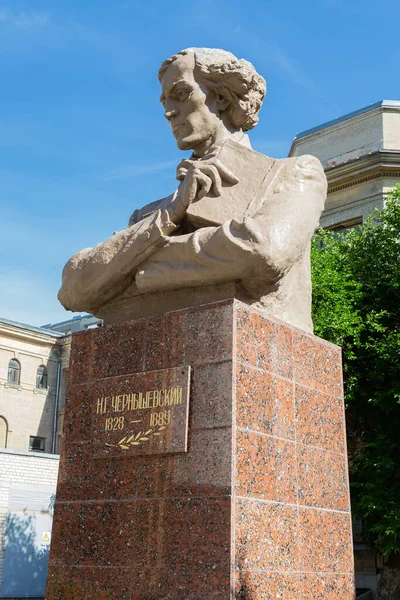 Saratow Rosja 2020 Zabytki Miasta Regionu Popiersie Rzeźbiarza Rewolucyjnego Filozofa — Zdjęcie stockowe