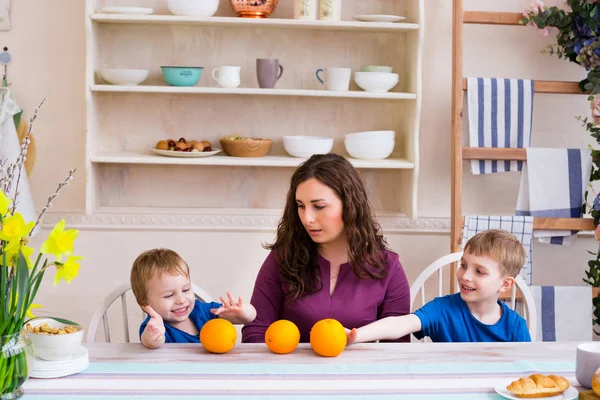 Mother Children Care Communication Kitchen Concept Mother Kids Table Kitchen — Stock Photo, Image