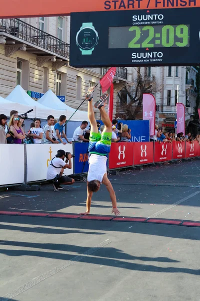 Odessa Oekraïne Circa Augustus 2018 Enthousiast Mannelijke Atleet Overschrijding Van — Stockfoto