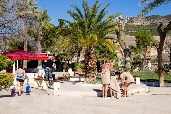 Pamukkale Türkiye Ekim 2018 Turist Yakınındaki Antik Pamukkale Kleopatra Nın — Stok fotoğraf