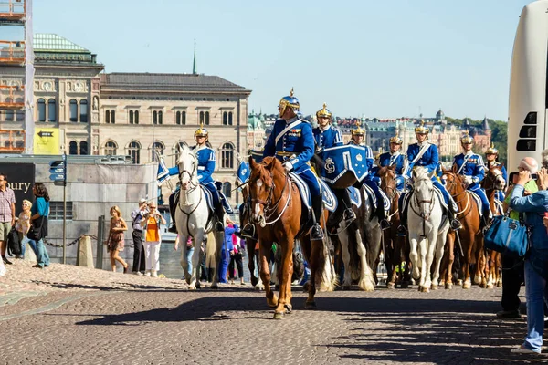 Cerimônia de mudança de guarda no Palácio de Estocolmo . — Fotografia de Stock