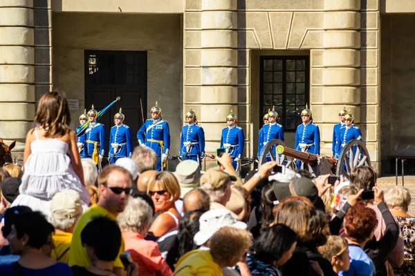 Stockholm Sarayı'nda nöbet değiştirme töreni. — Stok fotoğraf
