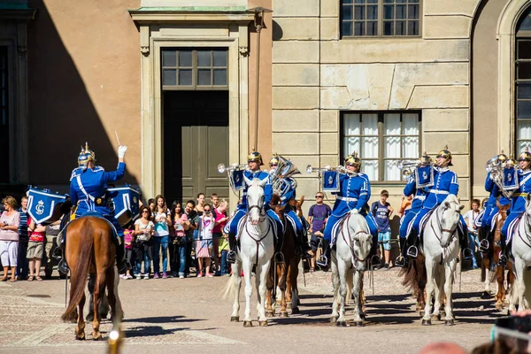 Cerimônia de mudança de guarda no Palácio de Estocolmo . — Fotografia de Stock