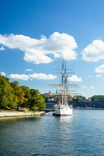 Zeiljacht in Stockholm Marina, Zweden. — Stockfoto