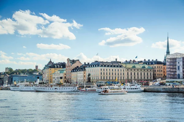 Marina in Stockholm, Sweden with ships and yachts. — Stock Photo, Image