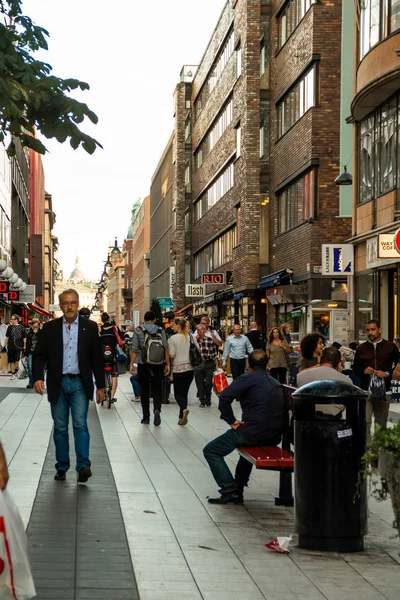 Crowds of pedestrians, Stockholm, Sweden. — Stock Photo, Image