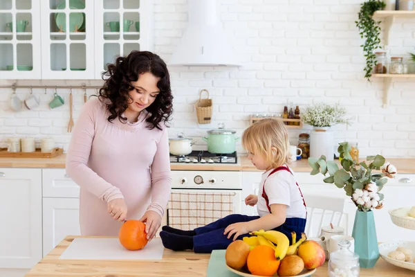 Mother and little son in the kitchen. — Stock Photo, Image
