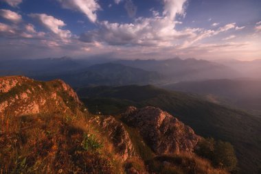 Georgia dağlarında güzel, huzurlu bir yer. Kafkaslar