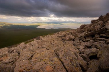 Paravani Gölü, Gürcistan ve Kafkasya üzerinde güzel kara fırtına bulutları