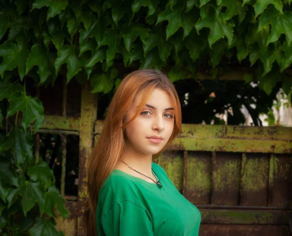 Belle Adolescente Dans Rue Vieille Ville Européenne Voyages — Photo