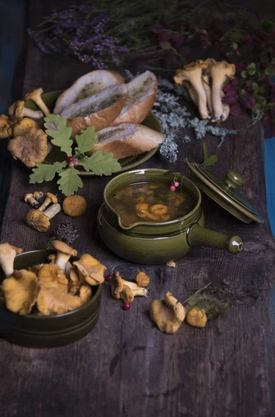 Set Table Avec Soupe Aux Champignons Pot Élevé Sur Une — Photo