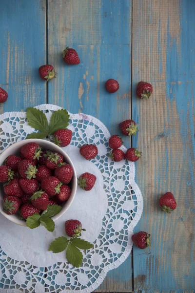 Close Ripe Strawberries Dish Wooden Background — Stock Photo, Image