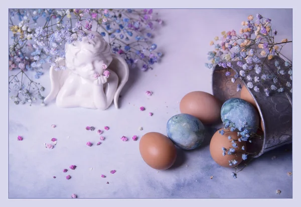 Felice Pasqua Modello Carta Con Composizione Angelo Figura Uova Colorate — Foto Stock