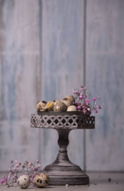 Farklı yumurtalarla mutlu paskalya kartı şablonu  