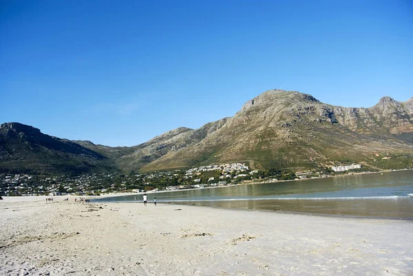 Hout Bay (değişik: Houtbaai, 