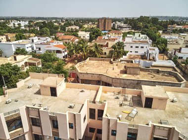 Bamako başkenti ve en büyük şehri ve Mali, 1.8 milyon nüfusa sahip şehridir. 2006 yılında, bu tahmini Afrika'da en hızlı büyüyen şehir olmak ve altıncı en hızlı dünyada oldu. Bu upp bölmek ivinti yakınındaki Nijer nehri üzerinde yer almaktadır