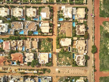 Bamako başkenti ve en büyük şehri ve Mali, 1.8 milyon nüfusa sahip şehridir. 2006 yılında, bu tahmini Afrika'da en hızlı büyüyen şehir olmak ve altıncı en hızlı dünyada oldu. Bu upp bölmek ivinti yakınındaki Nijer nehri üzerinde yer almaktadır